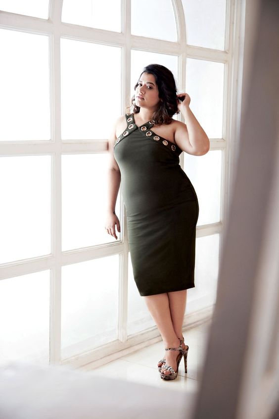 Plus Size Fashion Myth - Wearing smaller sizes makes you appear smaller
