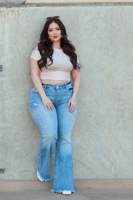 Follow plus size fashion influencers who represent your style and serve as an inspiration. You can learn more about dressing for your body type and size by taking inspiration from their wardrobe selections