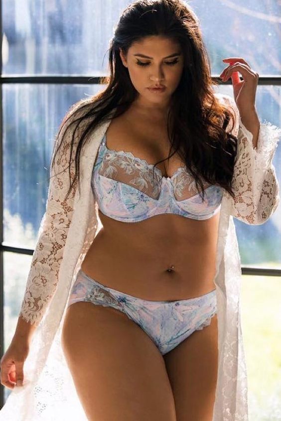 Plus size brides have to take special care about it, as they have to choose from a limited range keeping more things about their body in mind