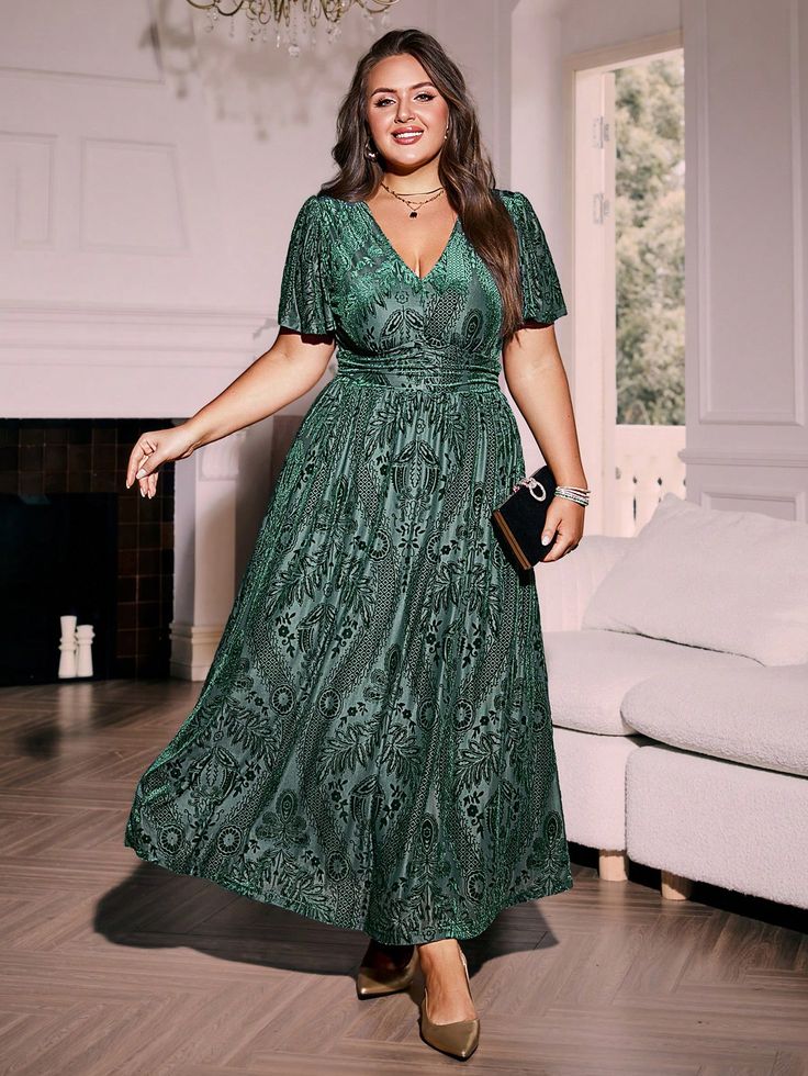 Plus-Size Wedding Guest Dresses for Summer